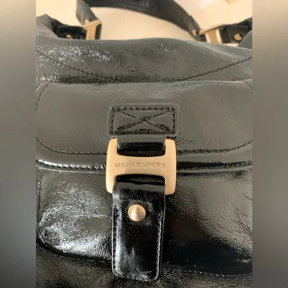 Michael Kors Patent leather hobo bag - Picture 3 of 13